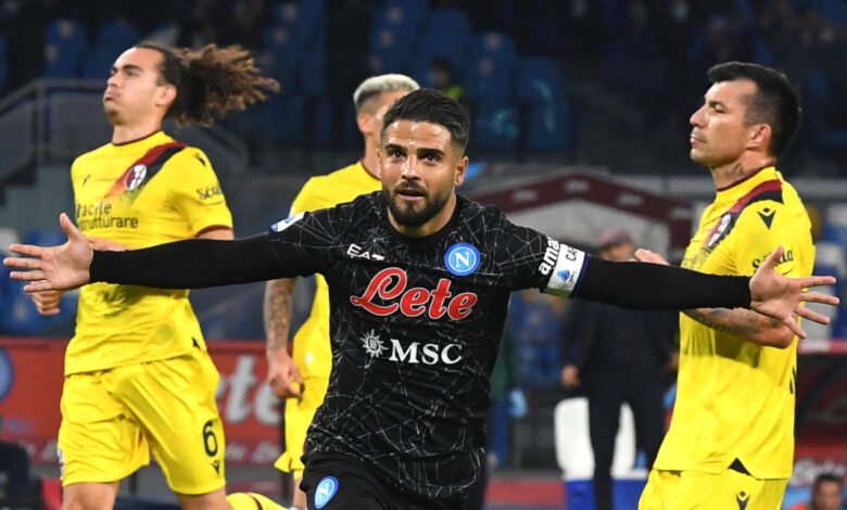 Insigne celebrates penalty Napoli v Bologna