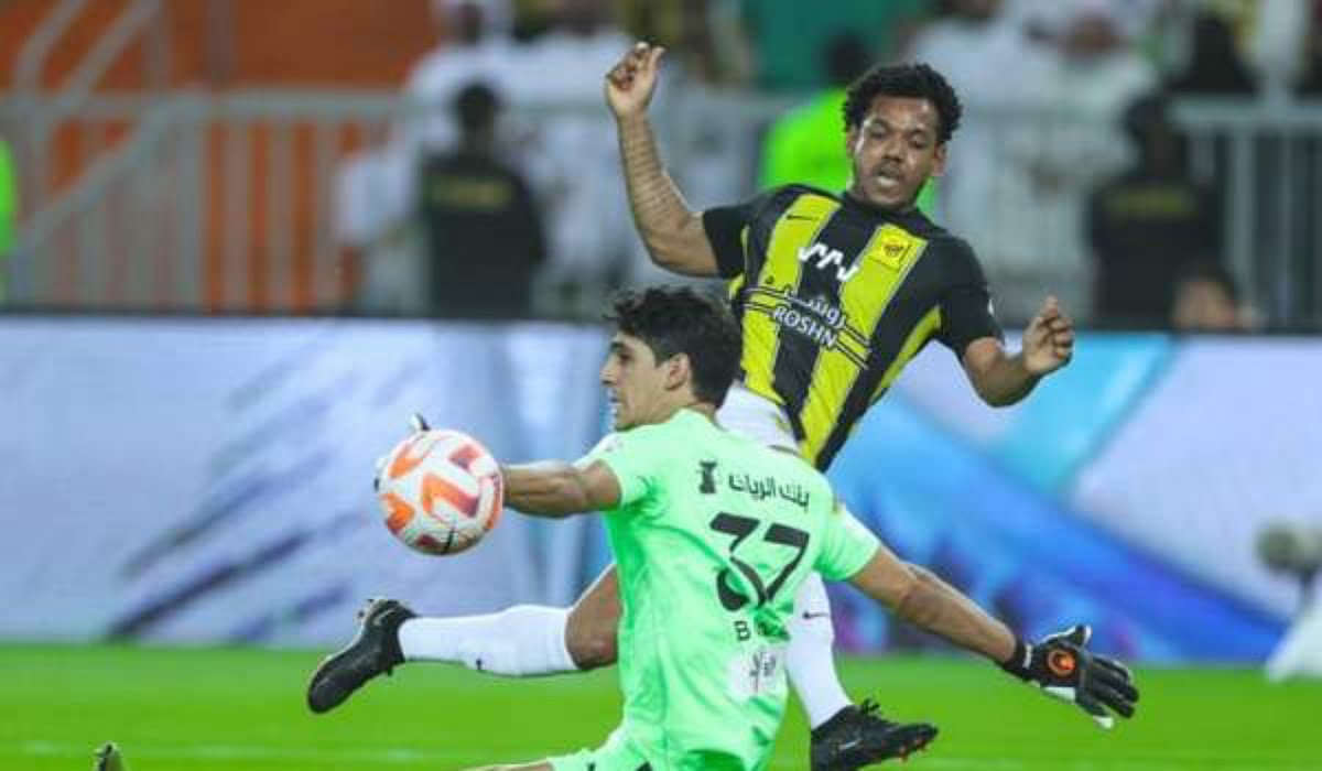 نادي الاتحاد السعودي يستصغر من ياسين بونو في الشوط الاول بونو يسكتهم بعد نهاية لقاء - ياسين بونو