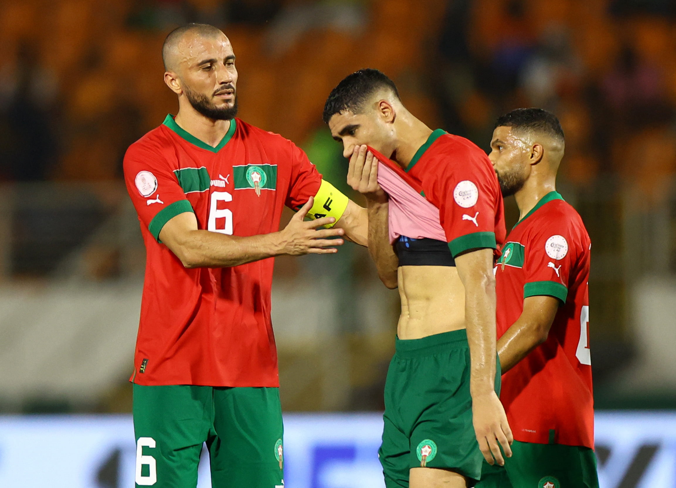 هذا ما وقع في غرفة ملابس المنتخب المغربي بعد الإقصاء من “الكان”